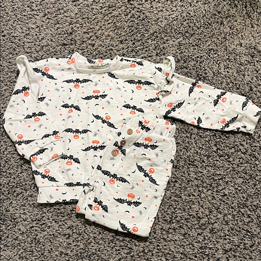 Jessica Simpson Kids Play Set - White with Black and Orange Bats